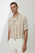 Load image into Gallery viewer, H&M Patterned resort shirt