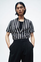Load image into Gallery viewer, H&M Muscle Fit Short-sleeved shirt Black