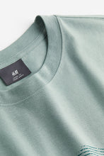 Load image into Gallery viewer, H&M Loose Fit Printed T Shirt Green/Eye