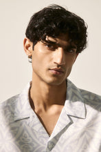Load image into Gallery viewer, H&M Regular Fit Lyocell resort shirt