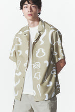 Load image into Gallery viewer, H&M Loose Fit Resort shirt