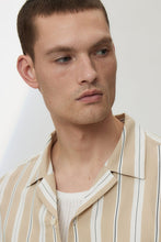 Load image into Gallery viewer, H&M Patterned resort shirt