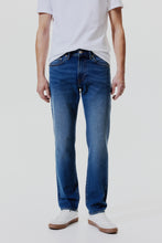 Load image into Gallery viewer, H&M Straight Regular Fit Jeans