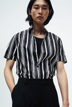 Load image into Gallery viewer, H&M Muscle Fit Short-sleeved shirt Black