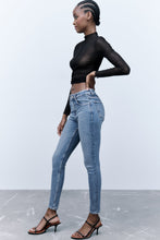 Load image into Gallery viewer, Zara Mid Rise Sculpt TRF Jeans