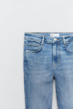 Load image into Gallery viewer, Zara Mid Rise Sculpt TRF Jeans