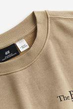 Load image into Gallery viewer, H&amp;M Relaxed Fit Sweatshirt Beige/The British Museum
