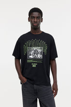 Load image into Gallery viewer, H&amp;M Relaxed Fit Printed T-shirt Black/Infernus
