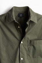 Load image into Gallery viewer, H&amp;M Relaxed Fit Short-sleeved shirt Dark Green
