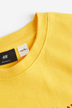 Load image into Gallery viewer, H&amp;M Relaxed Fit T Shirt Yellow/Keith Haring
