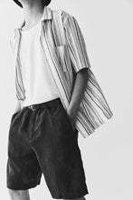Load image into Gallery viewer, H&amp;M Premium Selection Regular Fit Linen shorts
