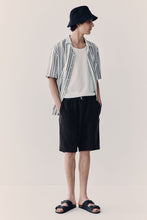 Load image into Gallery viewer, H&amp;M Premium Selection Regular Fit Linen shorts
