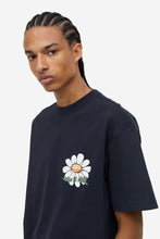 Load image into Gallery viewer, H&amp;M Relaxed Fit Printed T Shirt Black/Flower
