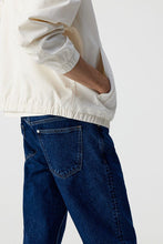 Load image into Gallery viewer, H&amp;M Relaxed Jeans
